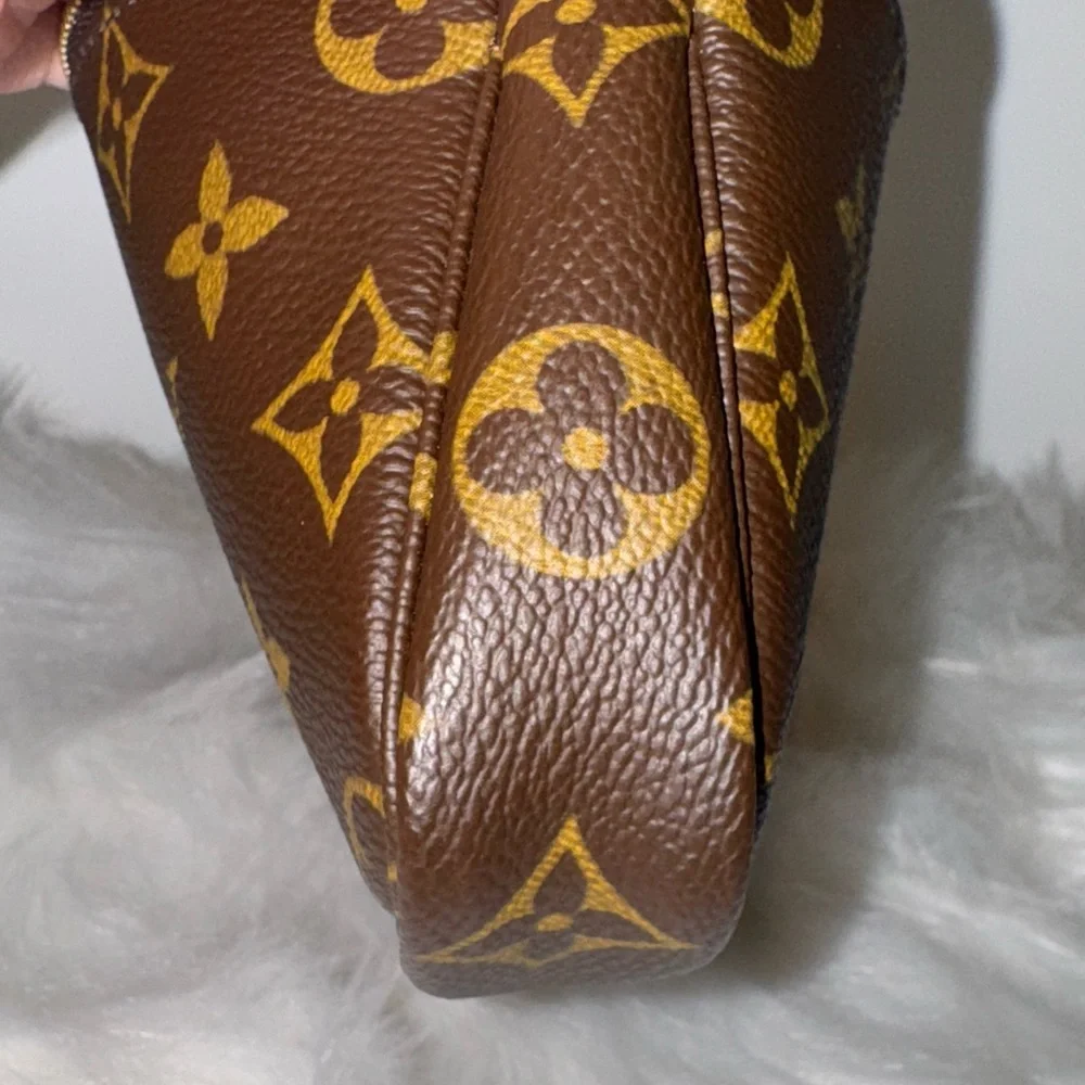 Louis Vuitton Mini Pochette Acessories